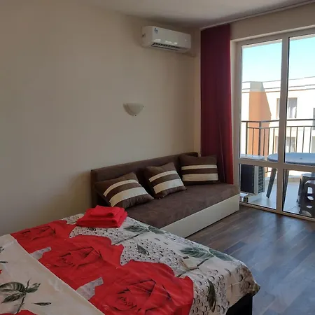 ред хаус Apartment Sunny Beach